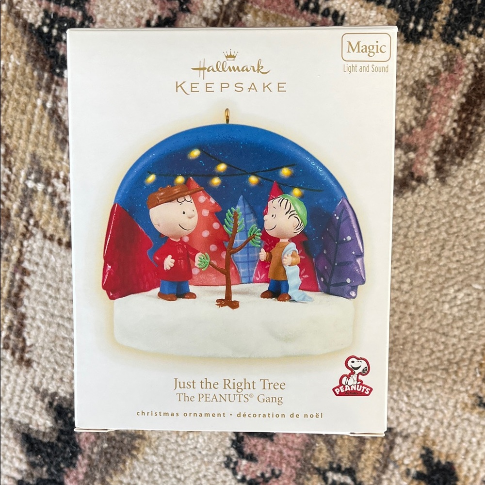 Hallmark Keepsake Peanuts Ornament Just the Right Tree Snoopy 2009